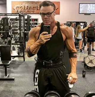 Reagan Lancaster — NPC bodybuilder gym training selfie